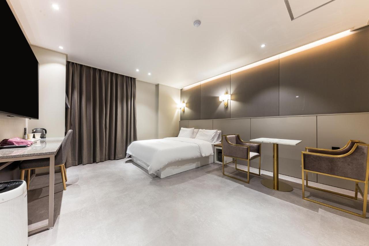 Hotel Lium Чхонан Экстерьер фото