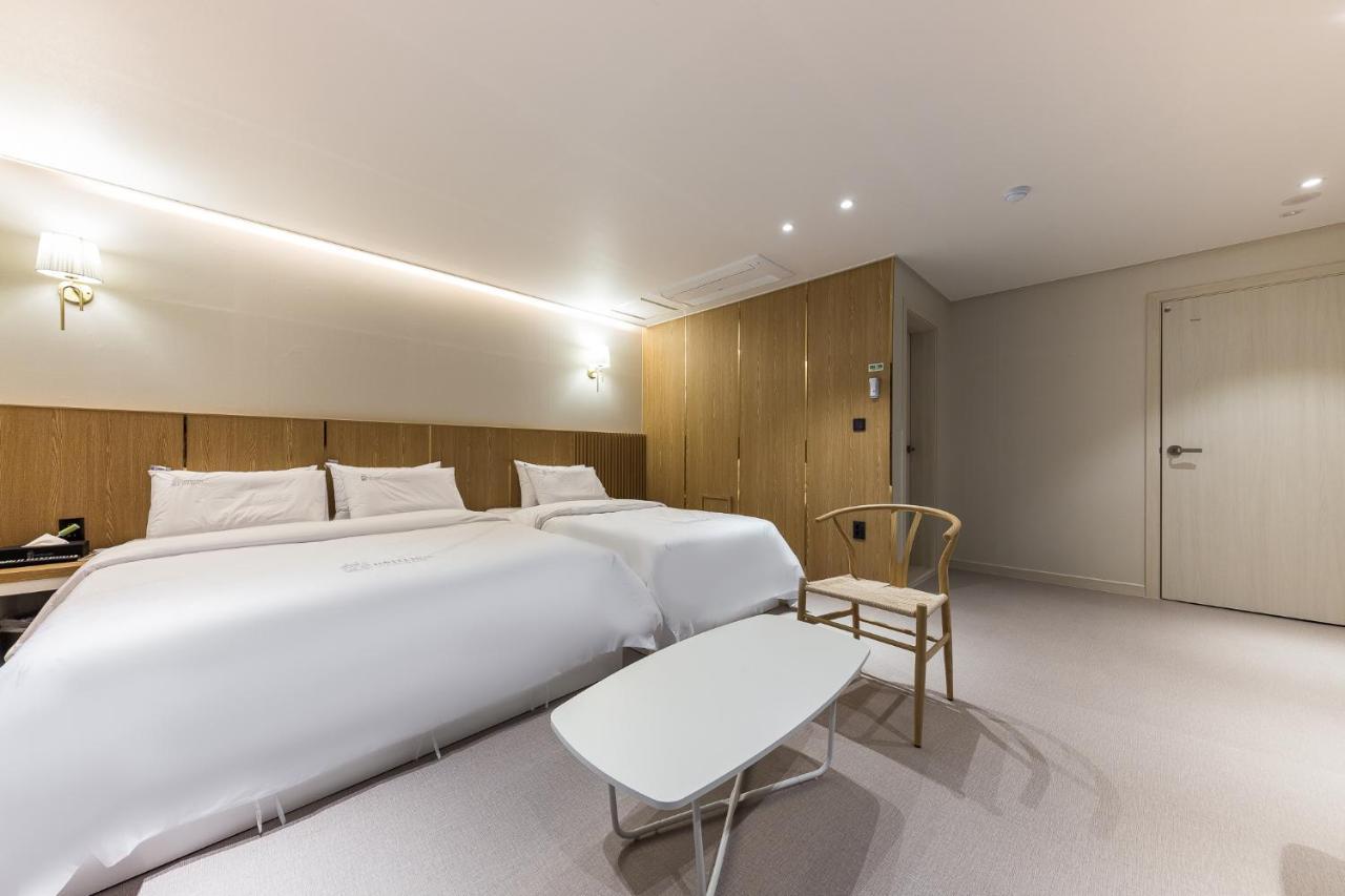 Hotel Lium Чхонан Экстерьер фото