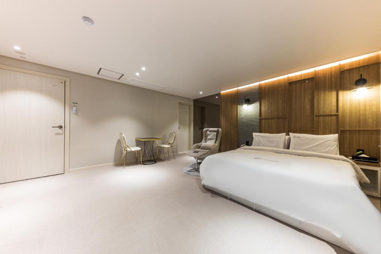 Hotel Lium Чхонан Экстерьер фото